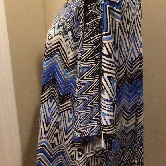 Notations Winged Sleeve Chevron Style Top Size 1X Blue Gray White - Picture 3 of 4
